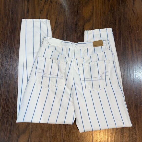 NWT American Eagle White striped Mom Jeans size 6 - Picture 2 of 4